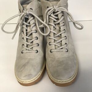 Stylish Light Grey Lace-Up Boots size 7M